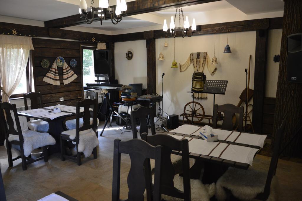 Hotel Cornul Vanatorului Pitesti Luaran gambar