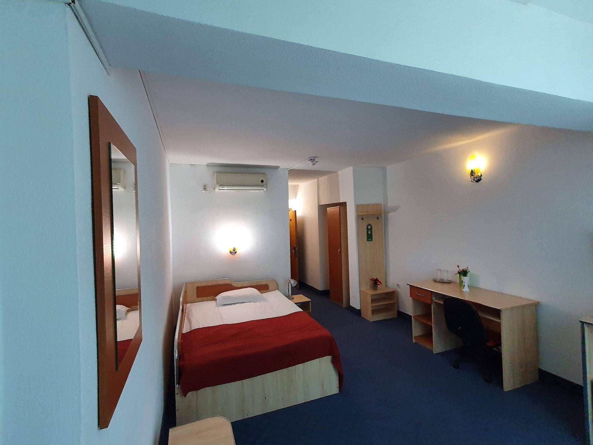Hotel Cornul Vanatorului Pitesti Luaran gambar