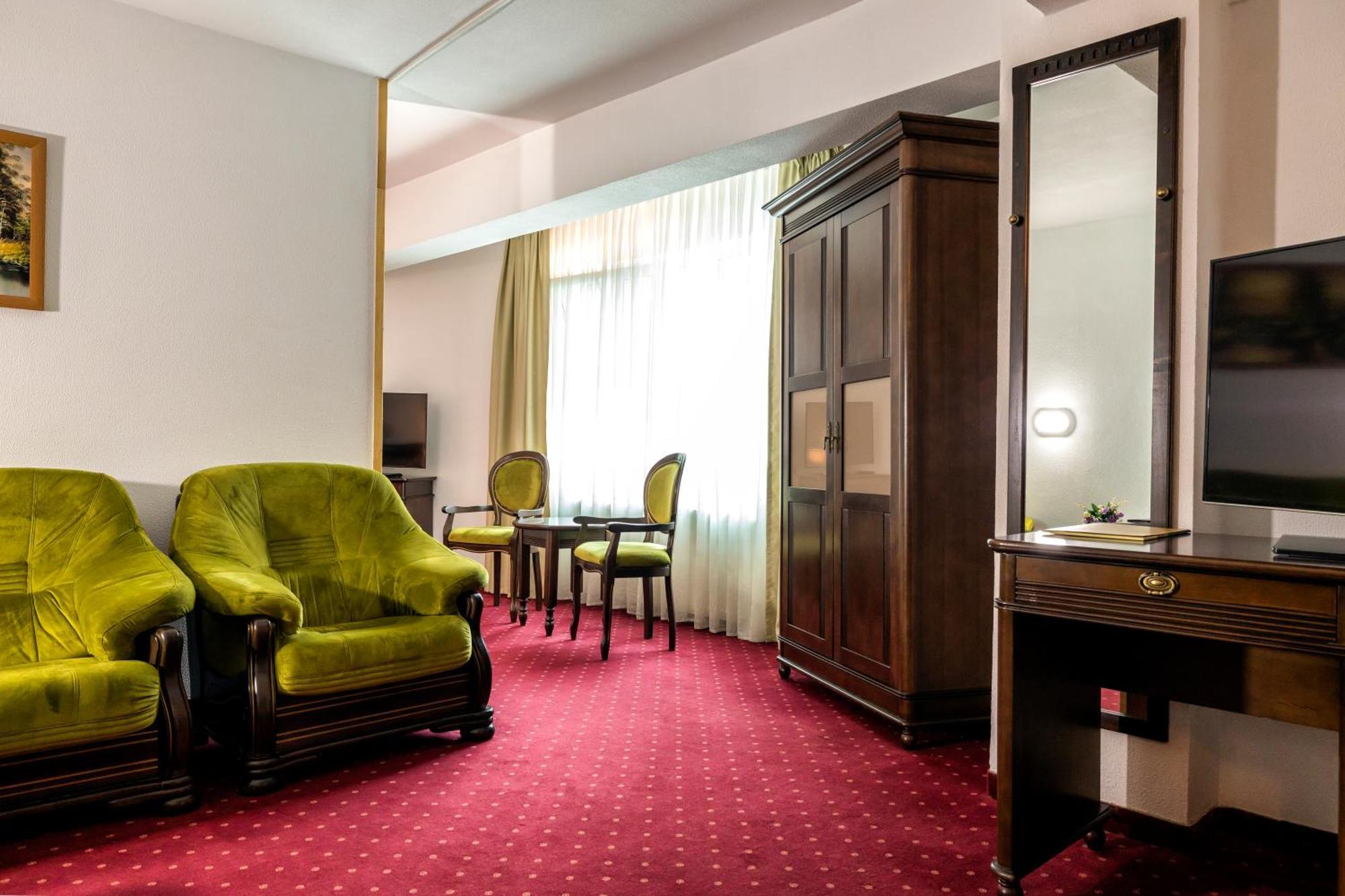Hotel Cornul Vanatorului Pitesti Luaran gambar