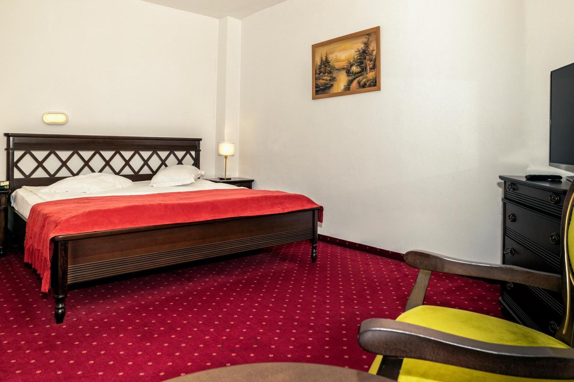 Hotel Cornul Vanatorului Pitesti Luaran gambar
