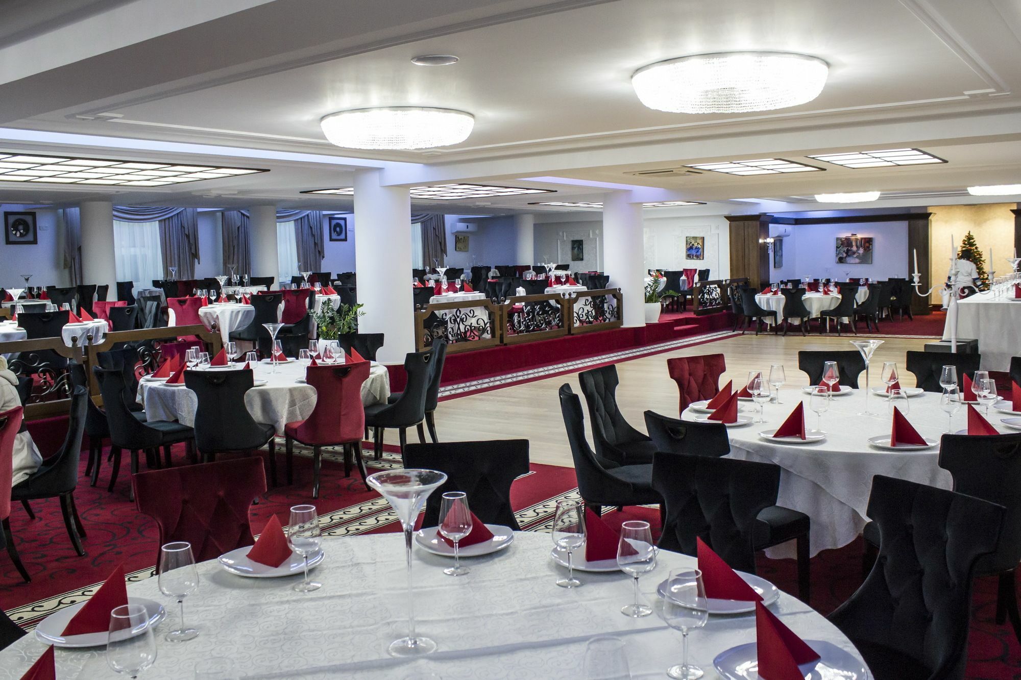 Hotel Cornul Vanatorului Pitesti Luaran gambar
