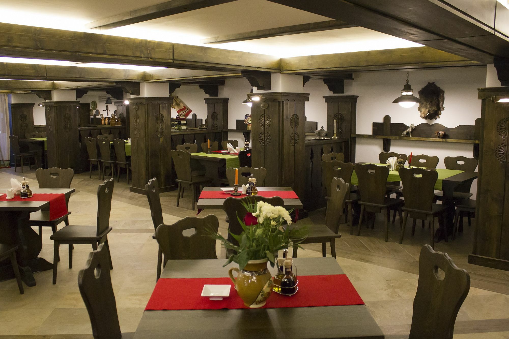 Hotel Cornul Vanatorului Pitesti Luaran gambar