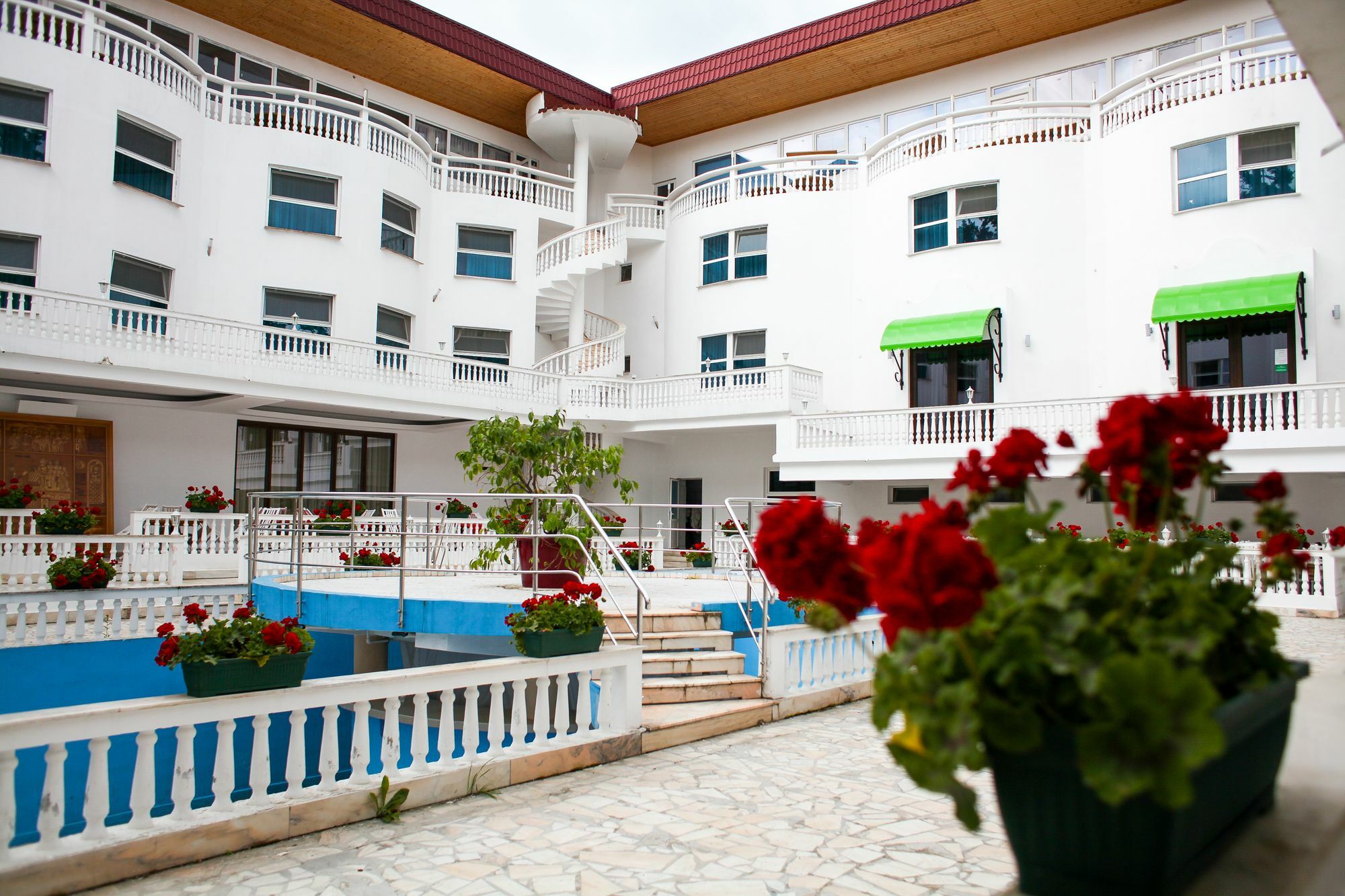 Hotel Cornul Vanatorului Pitesti Luaran gambar