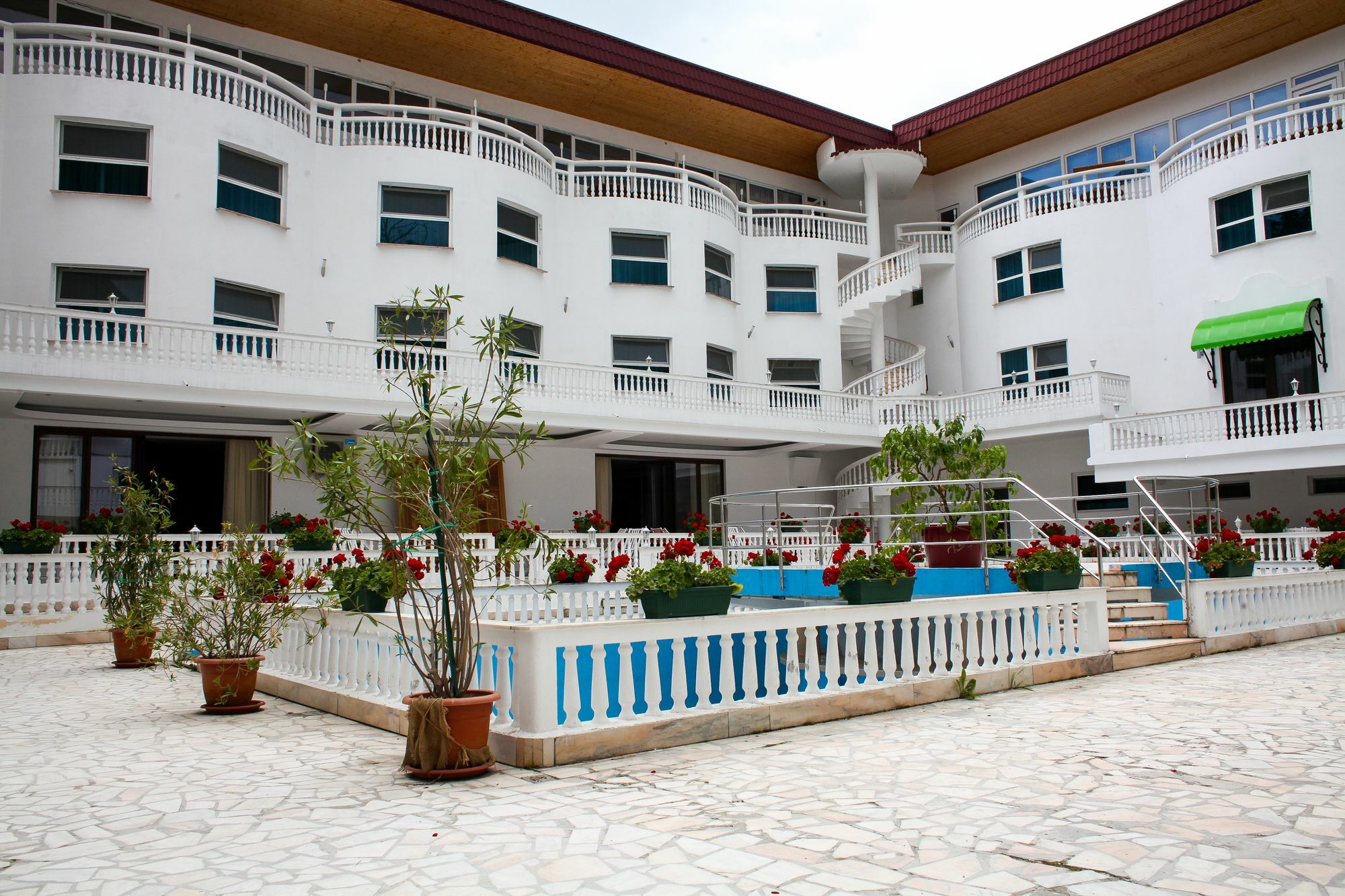 Hotel Cornul Vanatorului Pitesti Luaran gambar