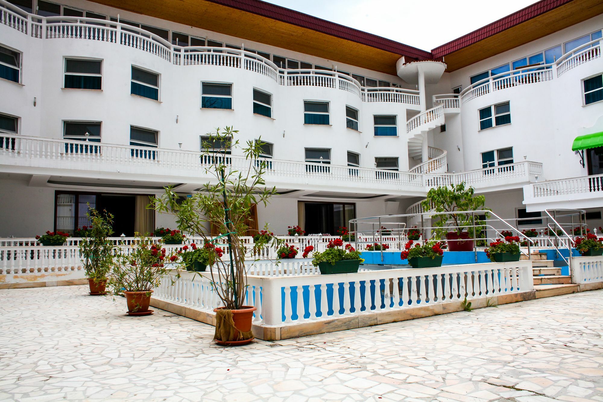 Hotel Cornul Vanatorului Pitesti Luaran gambar